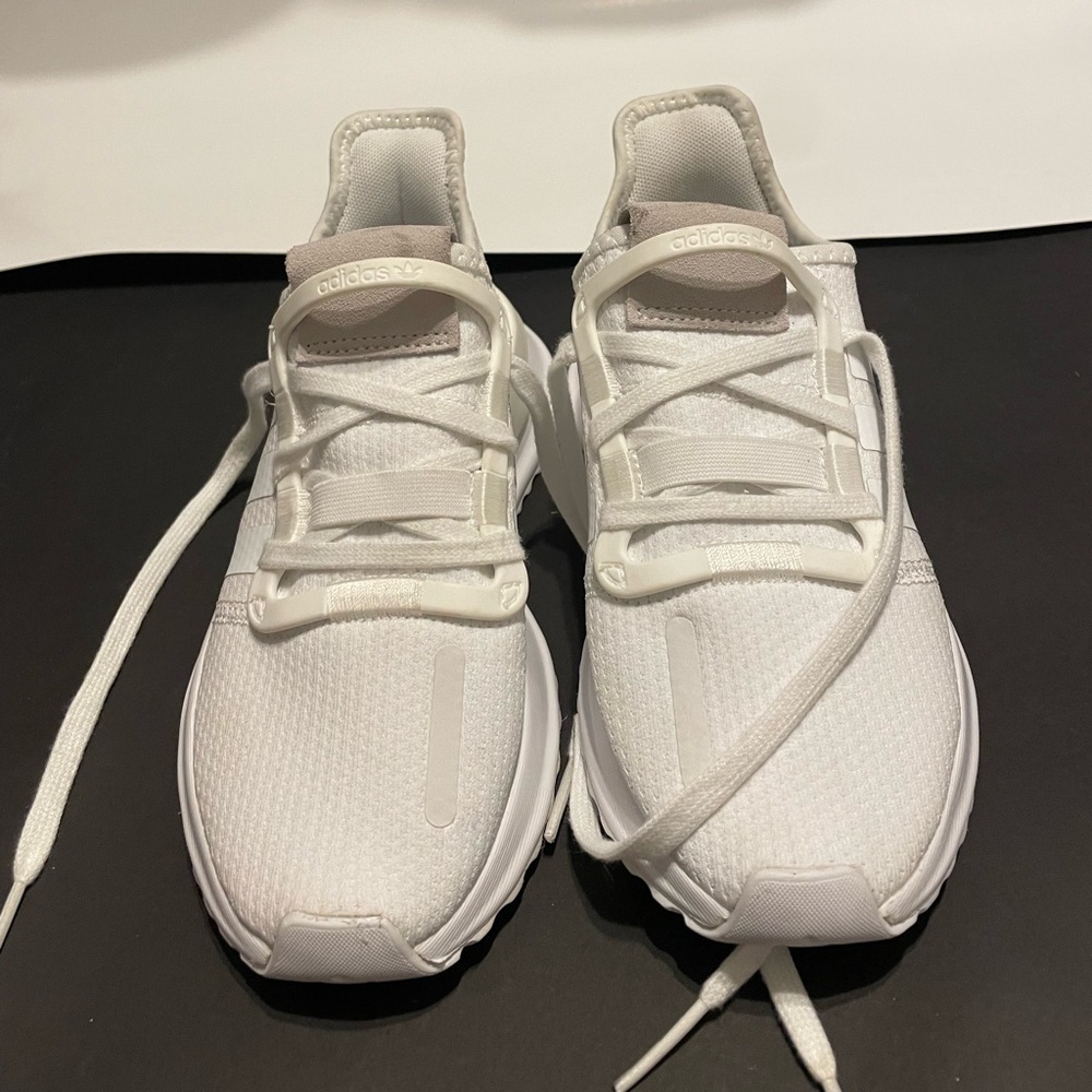 New. Never worn.